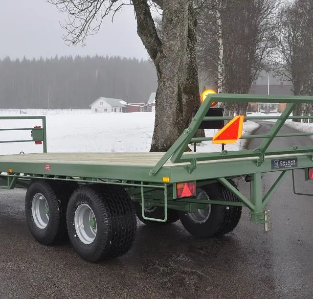 Storbalskärra dras med traktor dalums mekaniska