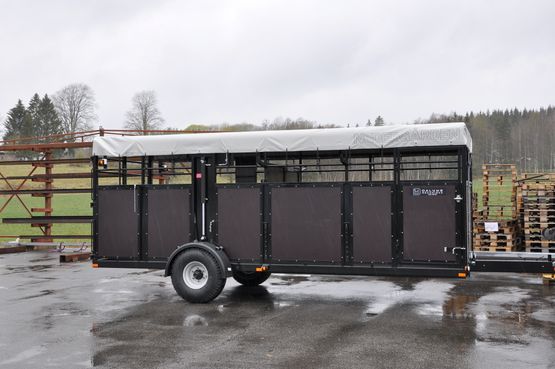 Djurtransport som är höj och sänkbar